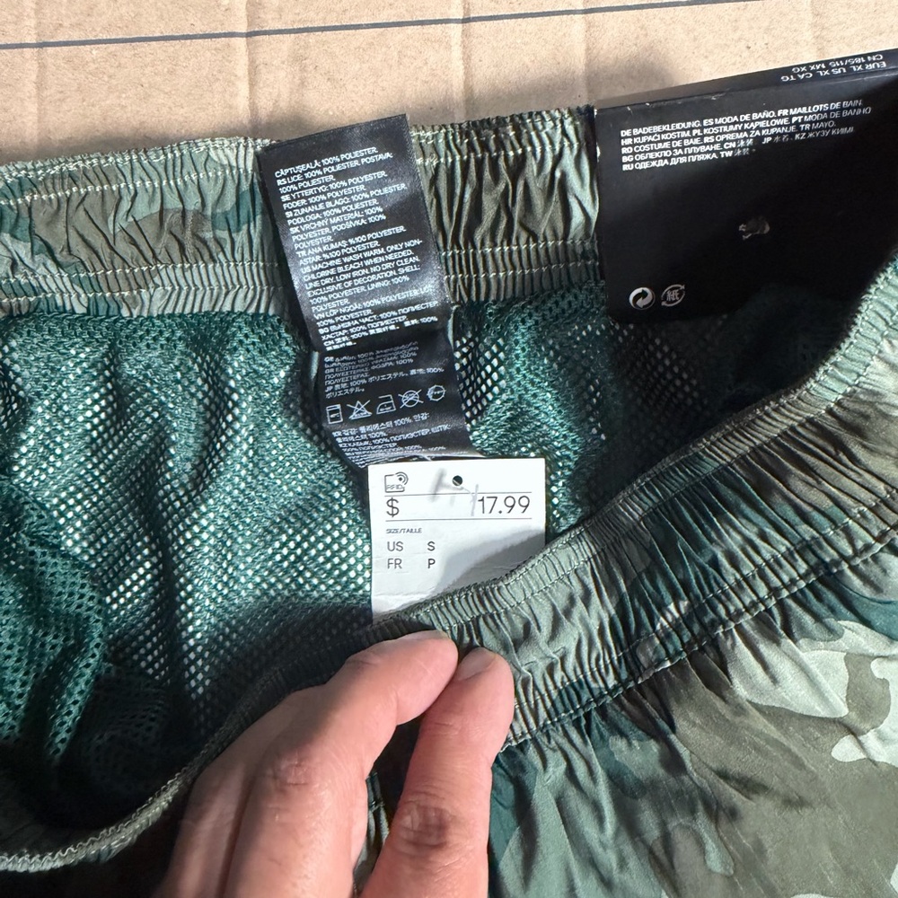 H&M Green Camo Men's Shorts - Picture 3 of 6